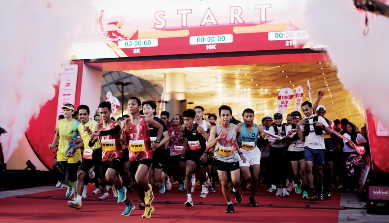 Ribuan Peserta Ikuti Half Marathon 2026 di Bandara Internasional Dhoho Kediri