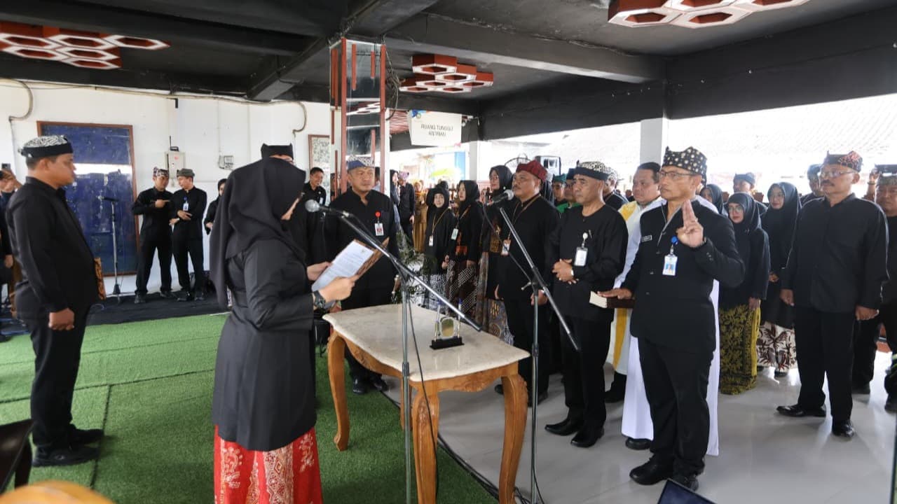 Bupati Ipuk Lantik Tiga Kepala Dinas di Pasar Rogojampi