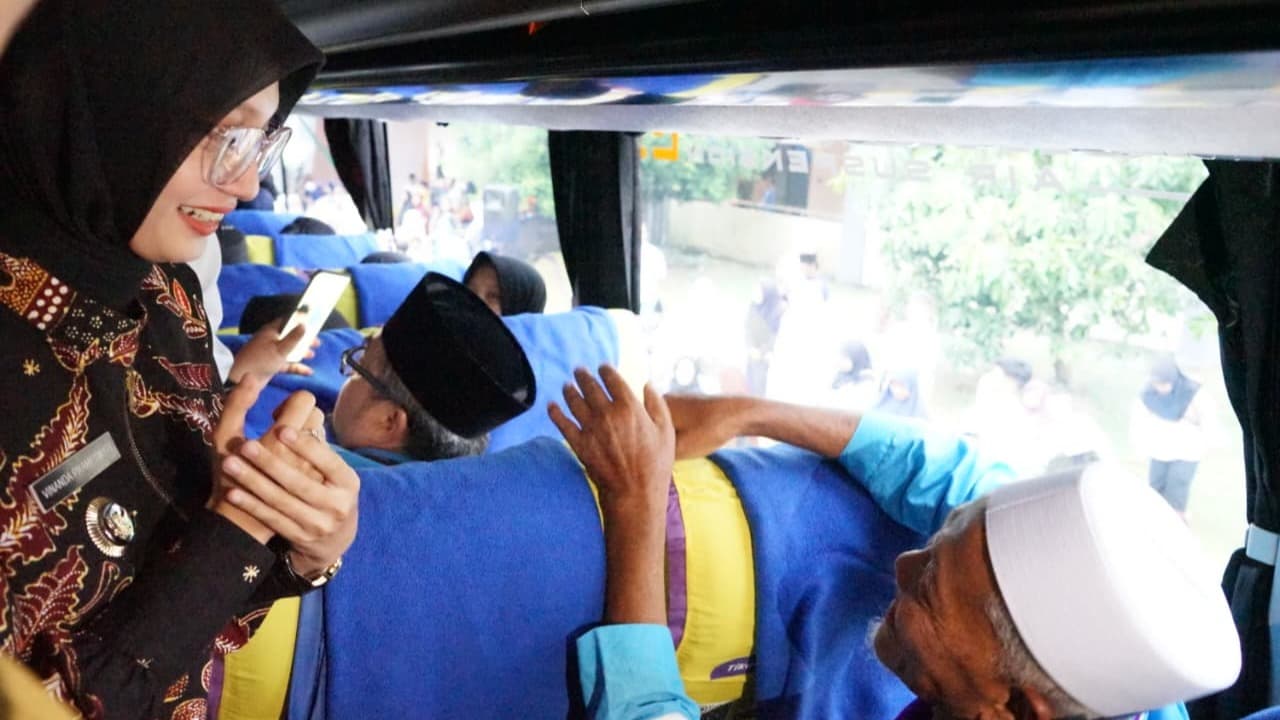 Lepas 280 Calon Jemaah Haji Kota Kediri, Vinanda Minta Jaga Kesehatan dan Kekompakan