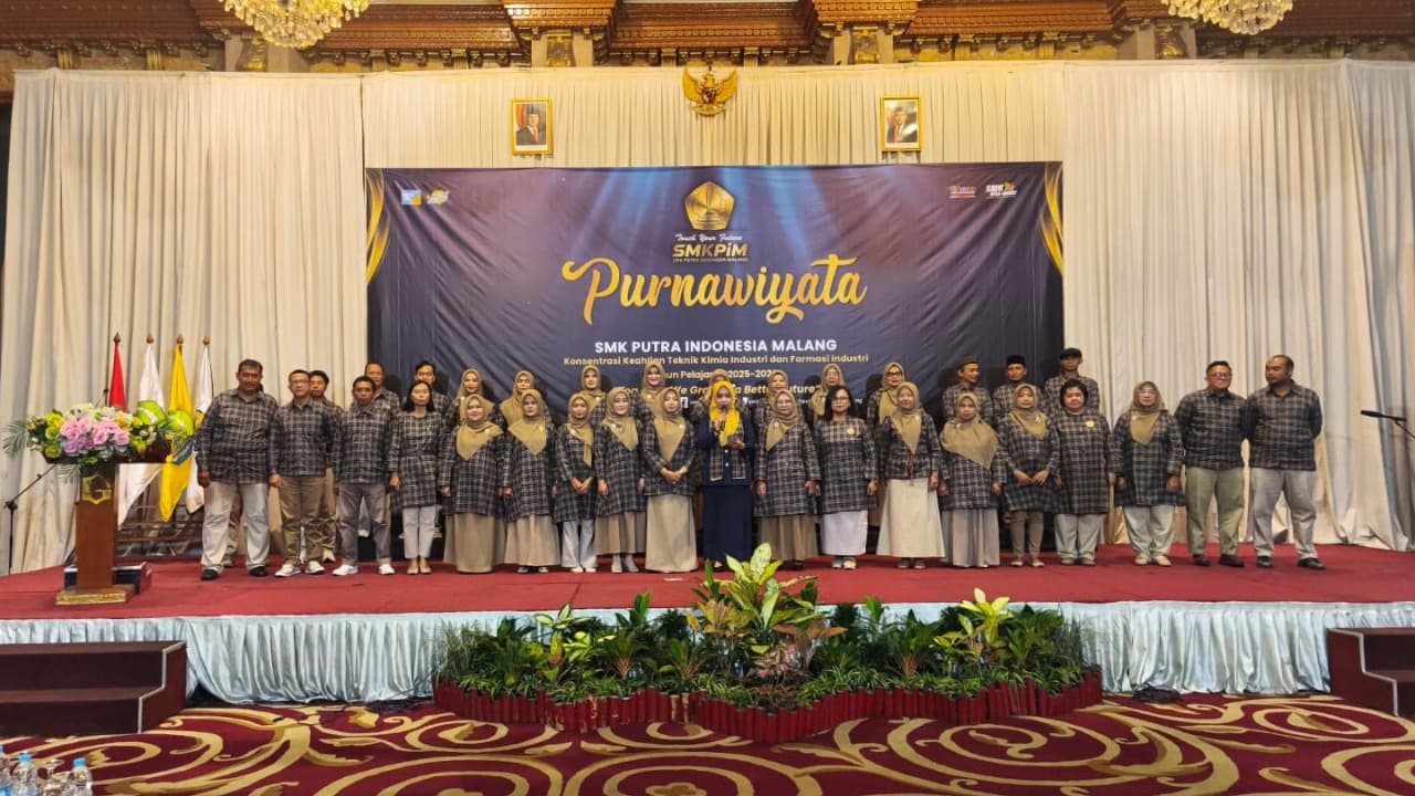 Lulusan Siap Kerja di Era Industri, SMK Putra Indonesia Malang Luluskan Seratus Siswa dengan 11 Sertifikasi