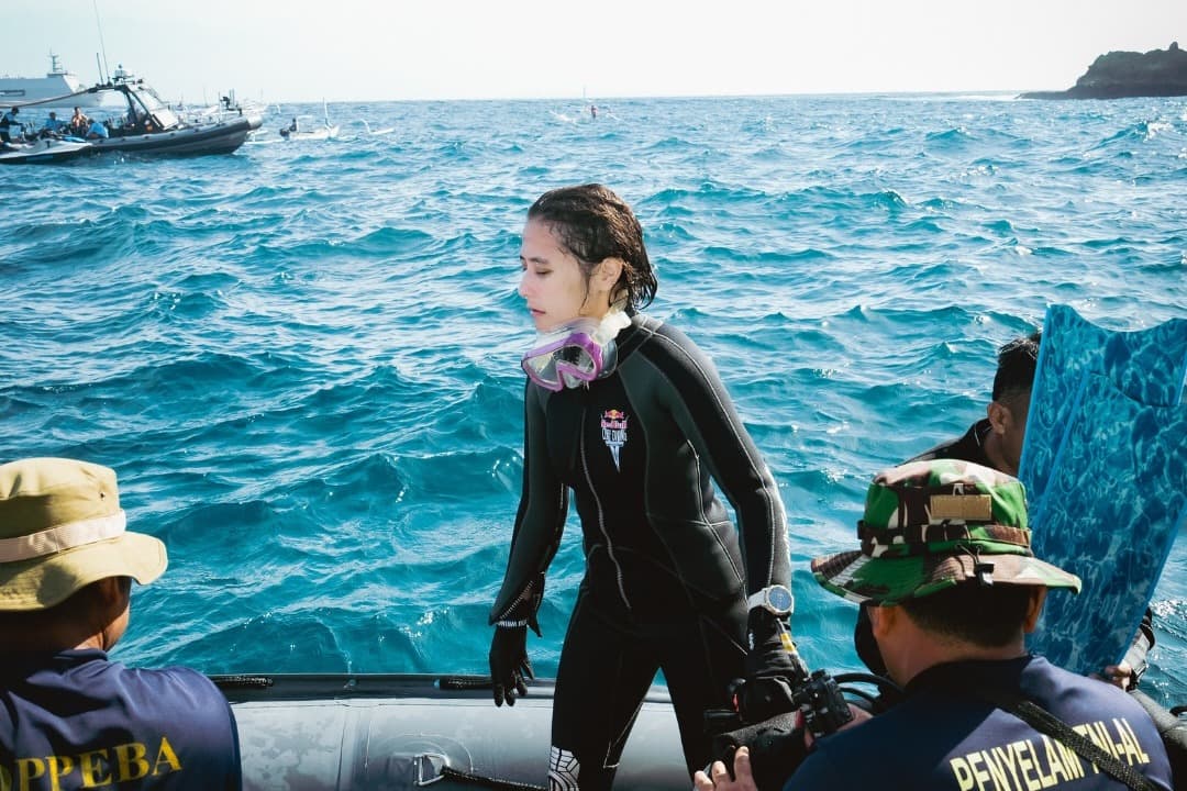 Prilly Latuconsina Jadi Rescue Diver di Red Bull Cliff Diving World Series Bali 2026