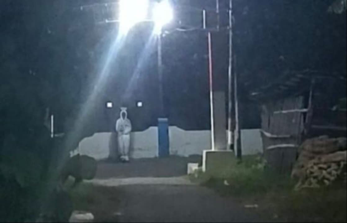 Teror Pocong Bercelurit Hantui Warga Kota Probolinggo, Pelaku Berdiri di Area Makam