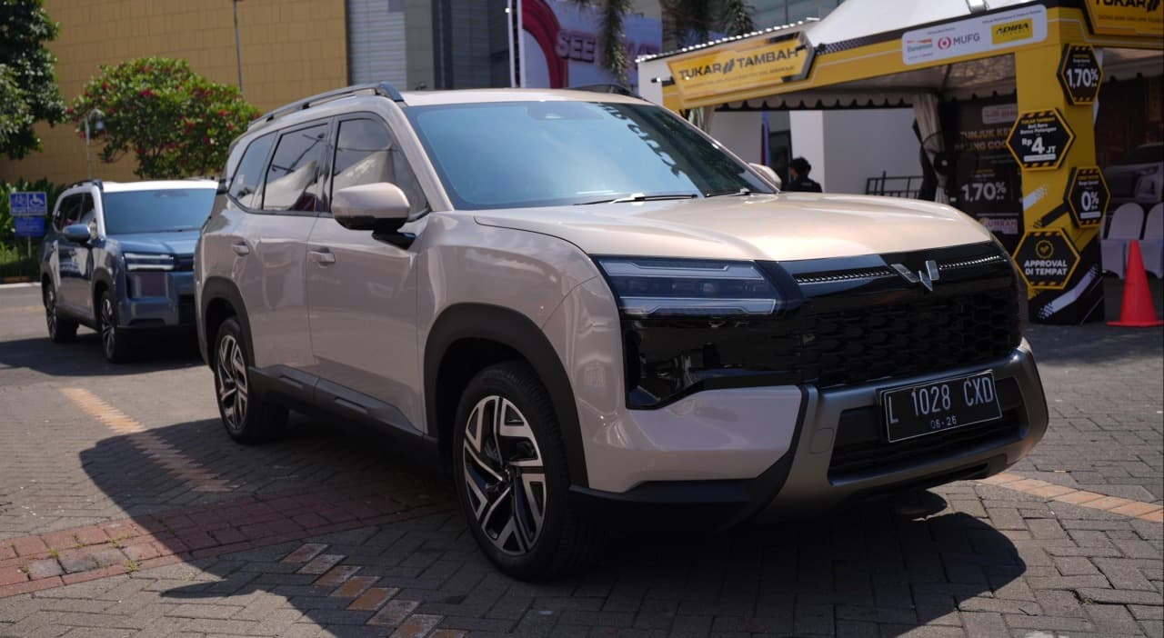 Lewat Eksion, Wuling Bidik Kebutuhan Mobil Keluarga Modern di Surabaya