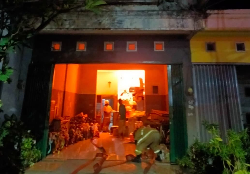 Terjebak di Lantai 2, Lansia di Sidoyoso Tewas Saat Rumah Terbakar
