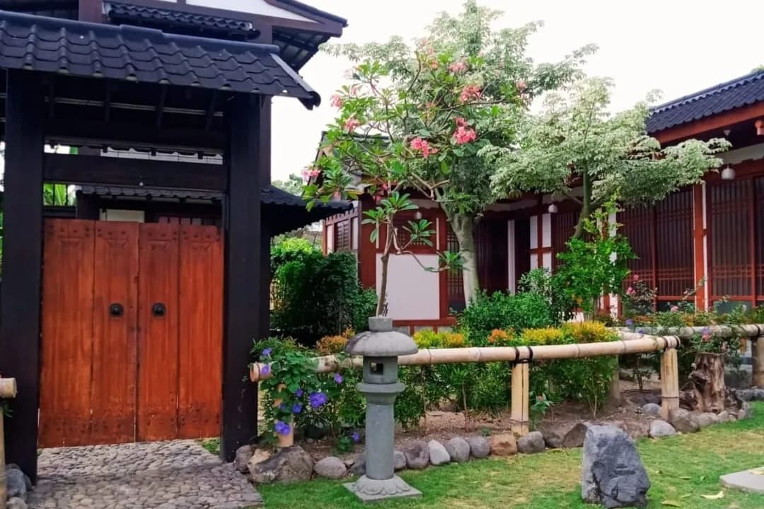 Halmeoni Yog, Kafe Bernuansa Korea yang Tersembunyi di Lidah Wetan