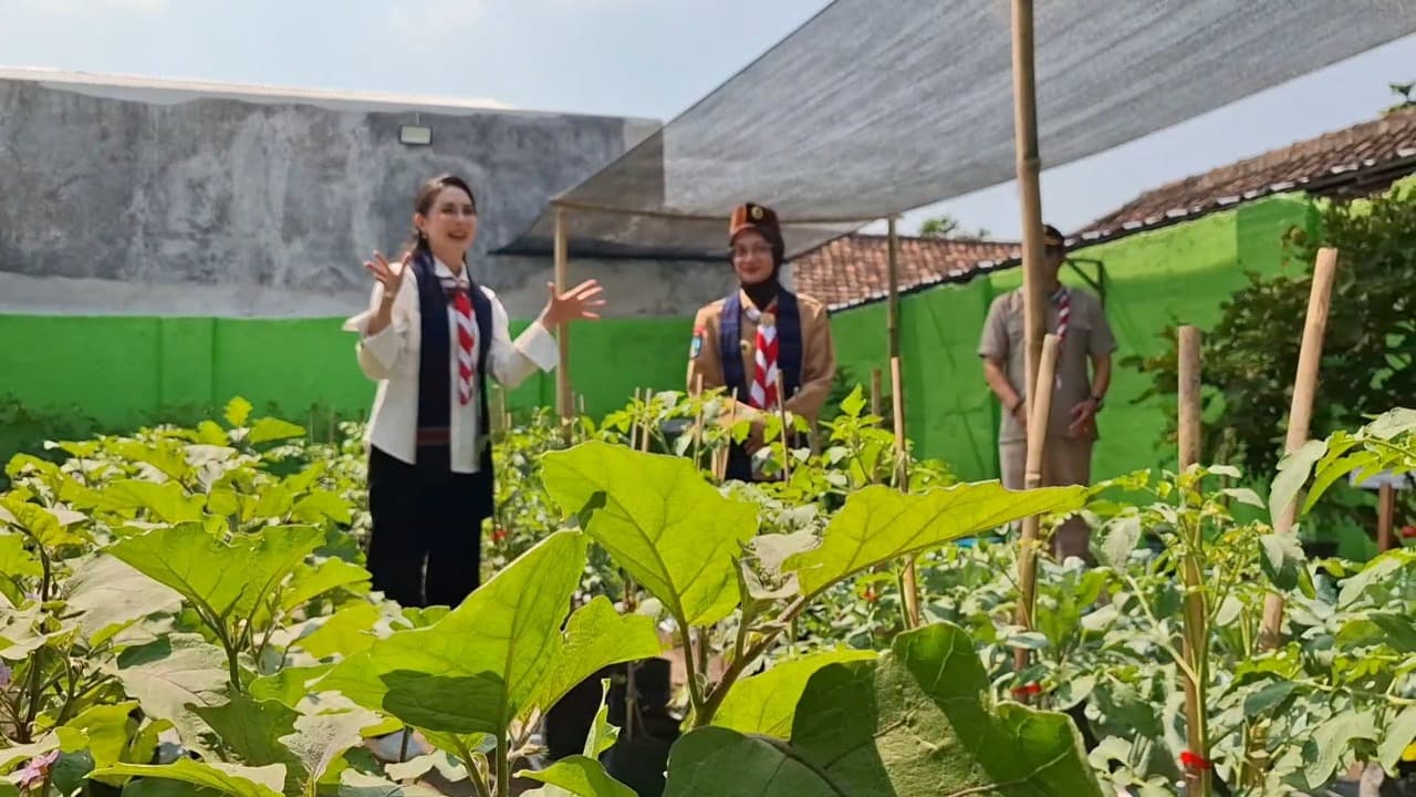 Arumi Bachsin Apresiasi Kebun Produktif Pramuka Kota Kediri