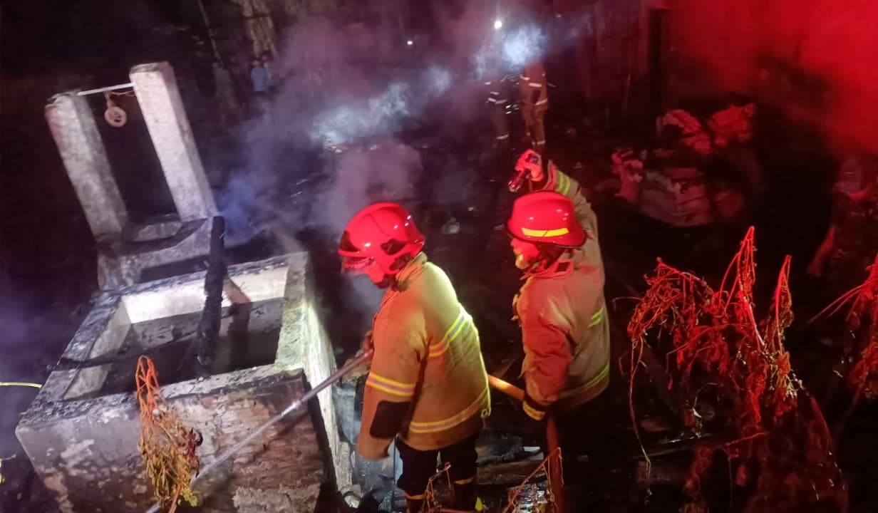 Akibat Puntung Rokok, Rumah Warga di Banyuwangi Terbakar, Korban Alami Kerugian 65 Juta
