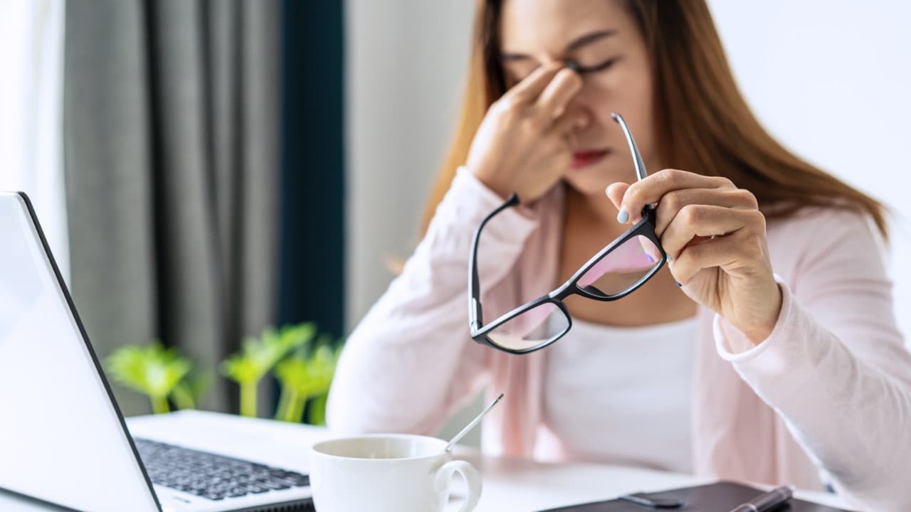 Mata Lelah Akibat Gadget? Kenali Gejala Computer Vision Syndrome dan Cara Atasinya