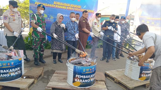 Bea Cukai Jatim Musnahkan Jutaan Rokok Ilegal Bernilai Miliaran Rupiah