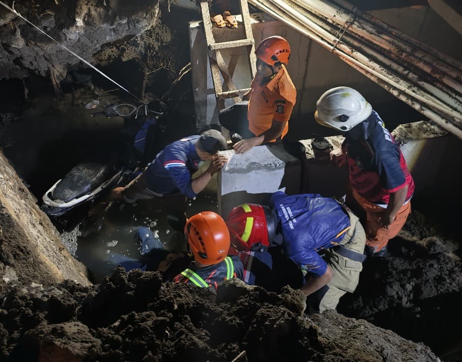 Pasutri Lansia Tercebur ke Proyek Gorong-gorong Pemkot Surabaya, Istri Tewas