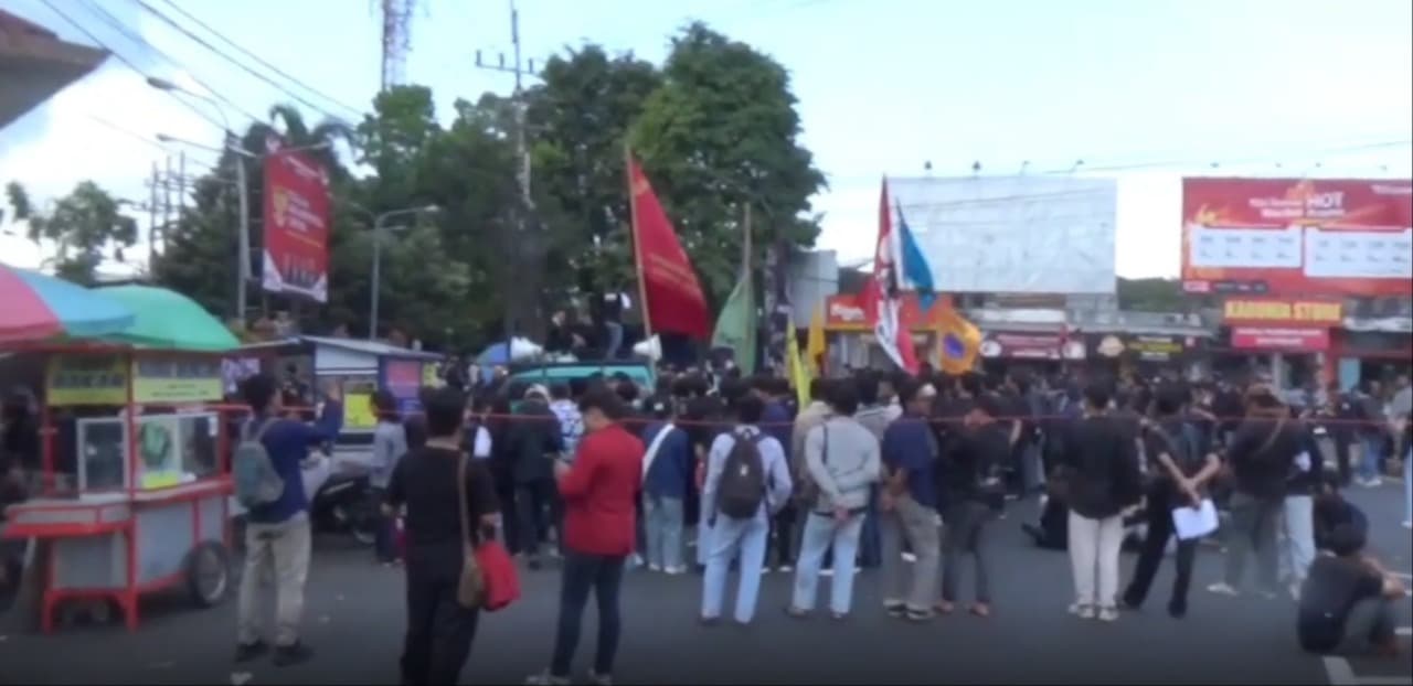 Mahasiswa Jember Gelar Aksi "Indonesia Cemas", Soroti Kondisi Ekonomi
