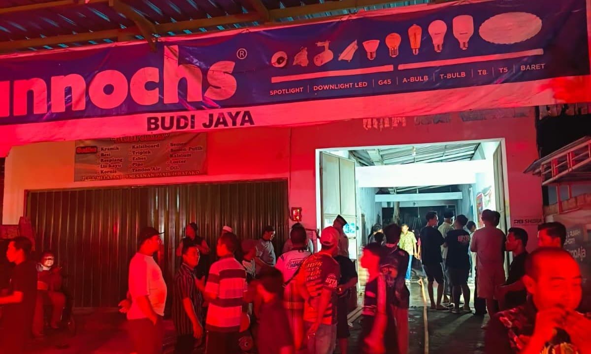 Toko Bangunan di Sumbersewu Muncar Terbakar, Penyebabnya Arus Pendek Listrik