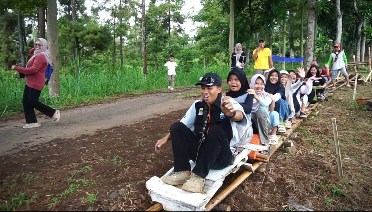 Serunya Libur Sekolah Bermain Lori-Lorian di Perbukitan Madakaripura Probolinggo