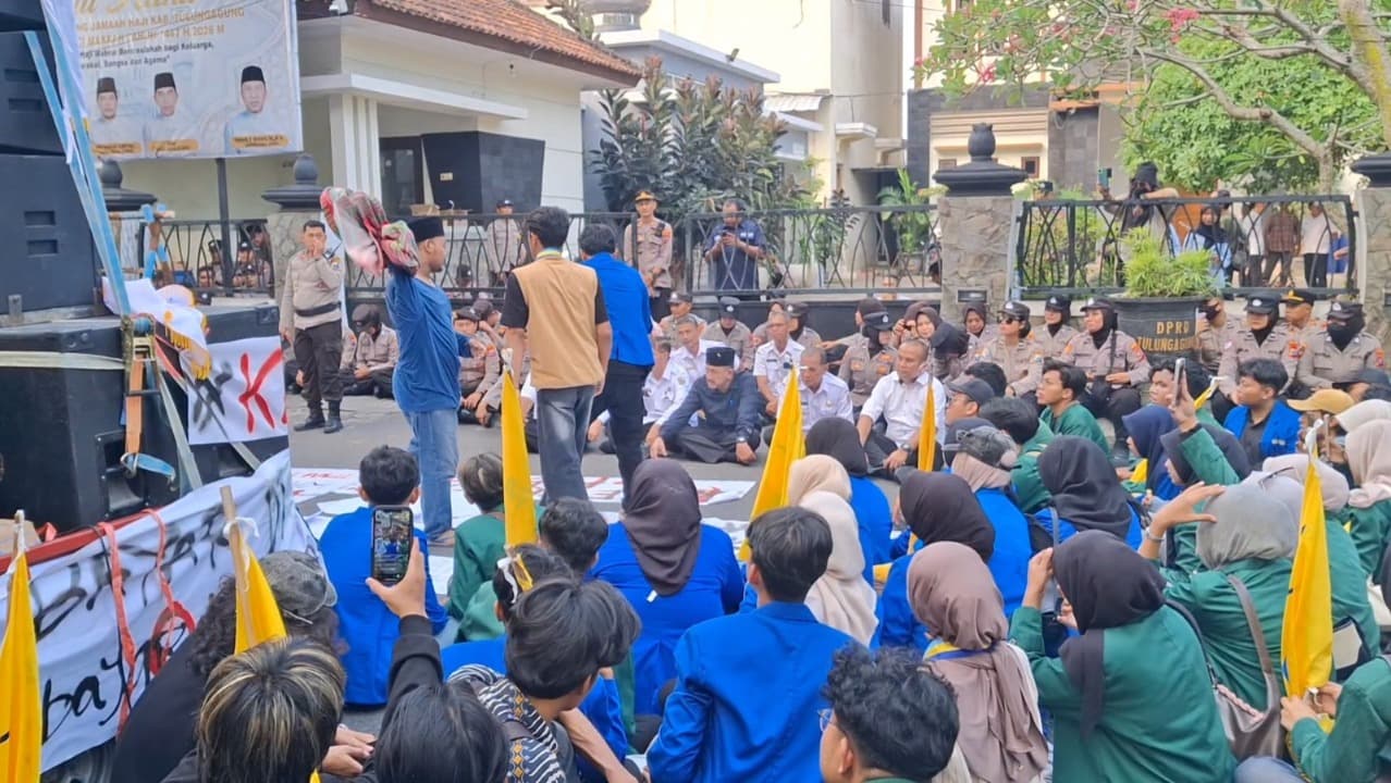 Mahasiswa UIN SATU Geruduk DPRD Tulungagung, Soroti Pemadaman Listrik hingga Program KDMP