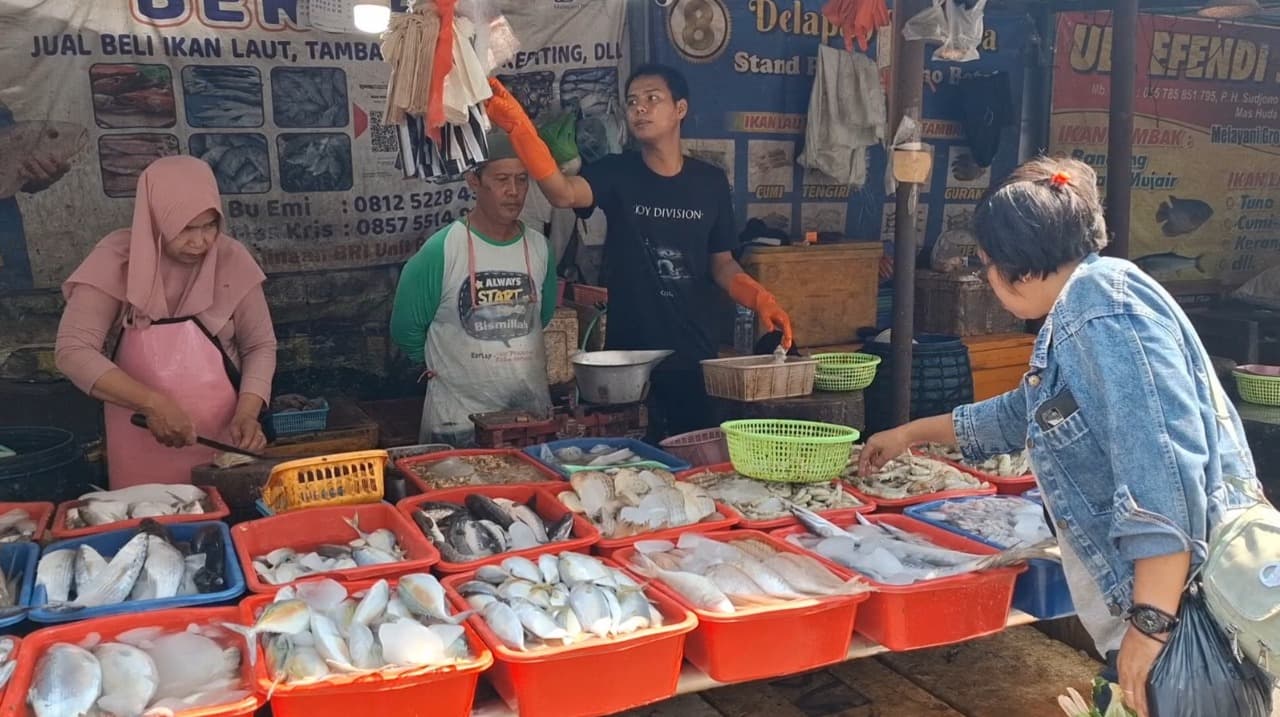 Pasokan Ikan Laut Melimpah, Pedagang Setono Betek Menjerit karena Pembeli Menyusut