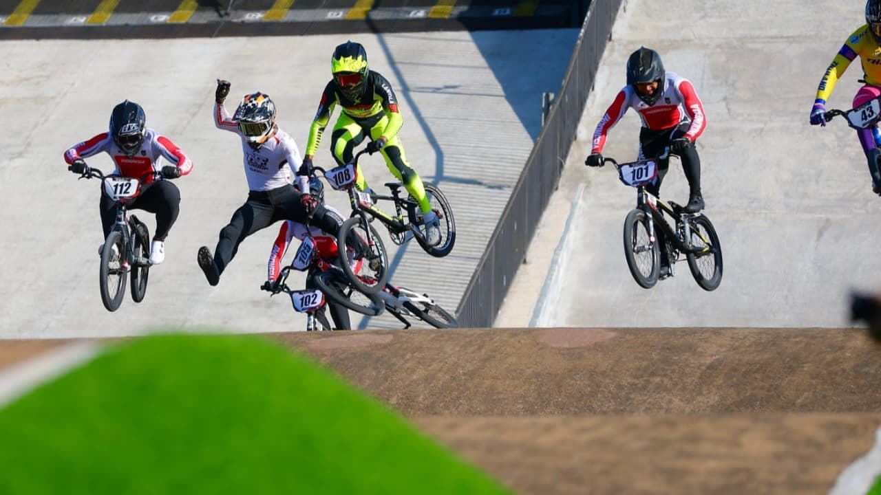 Taklukkan Juara Asia, Timnas Indonesia Kawinkan Gelar Juara Banyuwangi BMX Supercross 2026