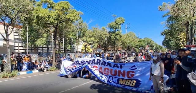 Ribuan Warga Turun ke Jalan, Desak Program MBG di Tulungagung Tetap Berjalan