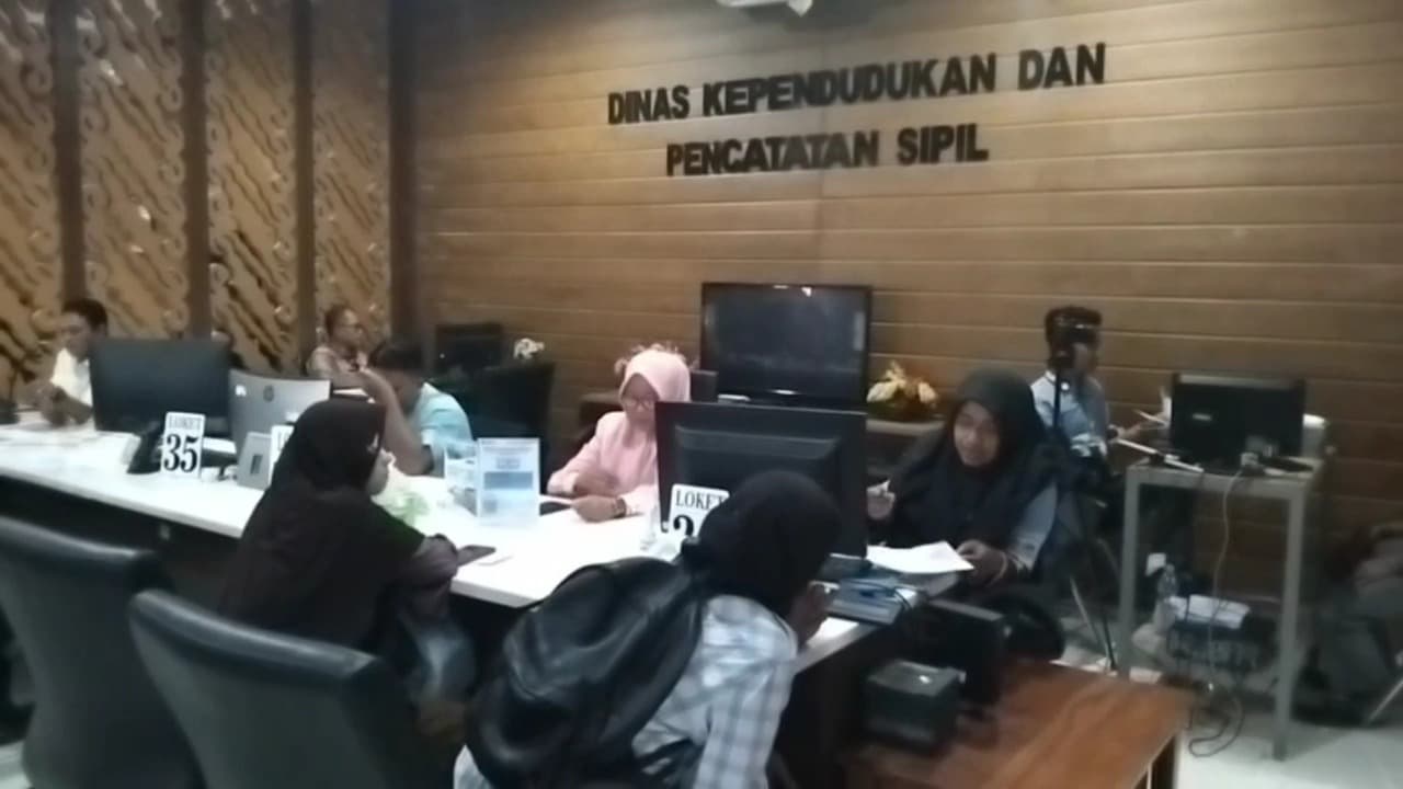 Manfaatkan Libur Sekolah, Dispendukcapil Ngawi Kejar Perekaman E-KTP Warga Usia 16–17 Tahun