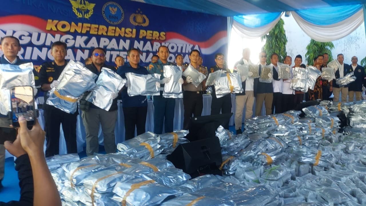 BNN-Bea Cukai Bongkar Penyelundupan 3,3 Ton Canabinoid Rp 4 T di Gresik