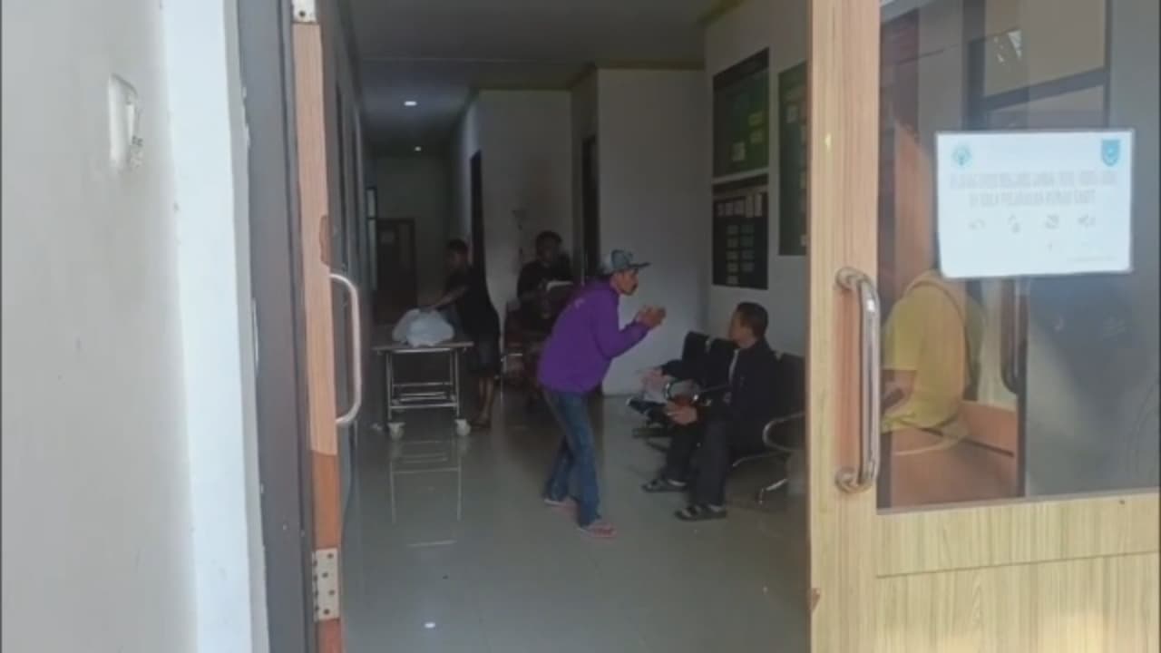 Pria Bersarung Meninggal, Luka Sajam Terungkap