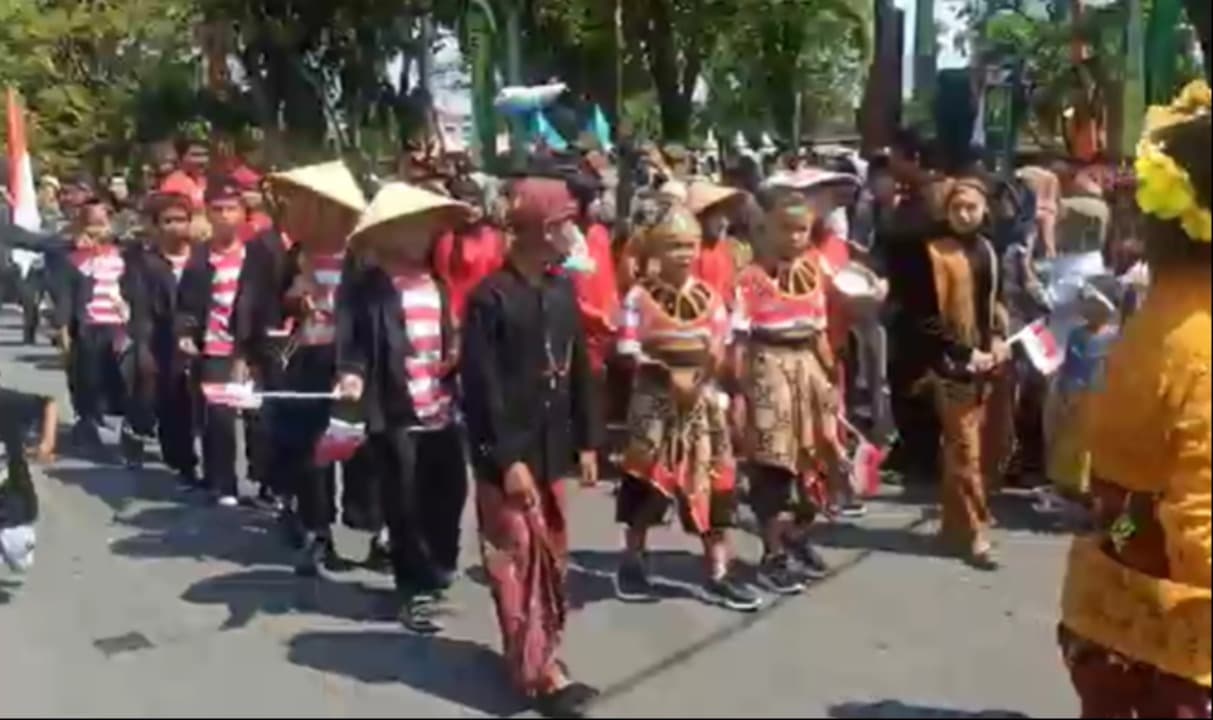 Karnaval Budaya di Bangkalan Dipadati Siswa Selama Libur Sekolah