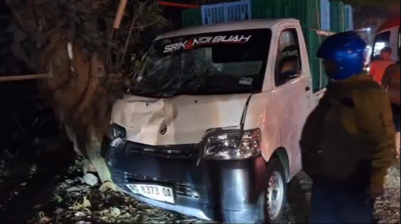 Pick Up Tabrak Truk Tangki dan Dua Motor di Malang, Empat Orang Terluka