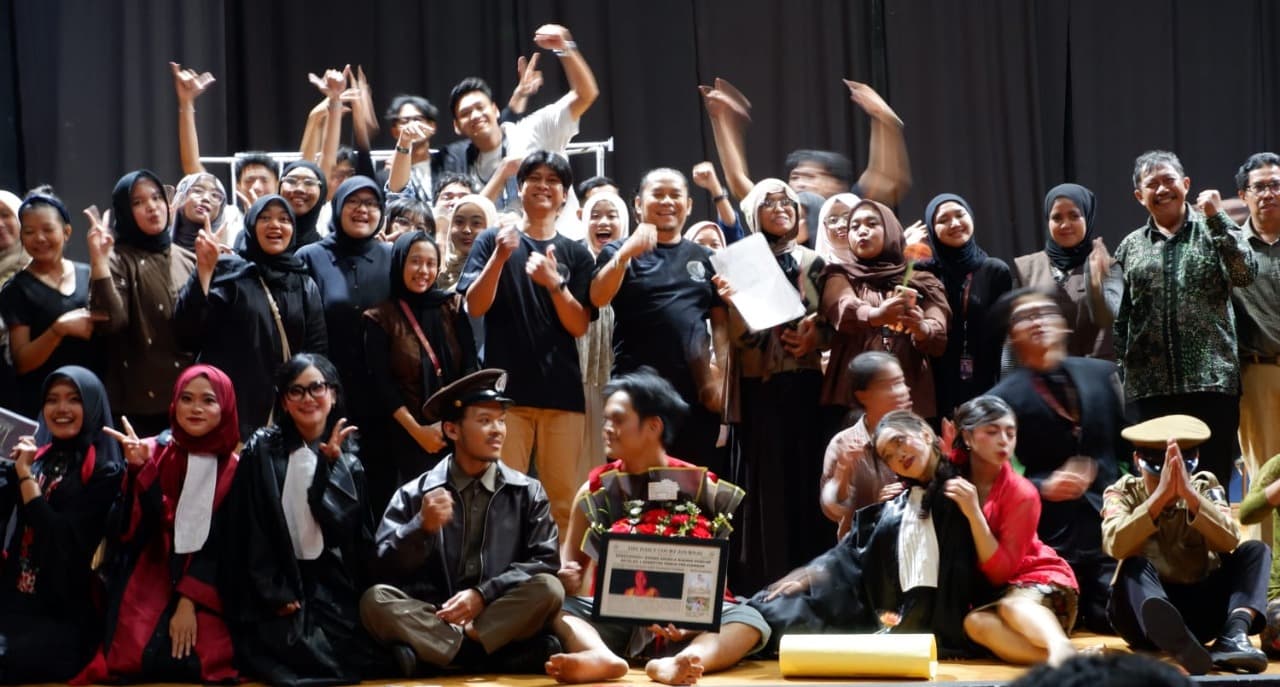 Sedikit Peminat Tak Surutkan Semangat, Mahasiswa Sasindo UNAIR Sukses Gelar Dramaturgi XXI