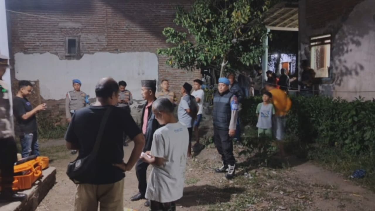 Cemburu Akibat DM Media Sosial, Suami Tega Bacok Istri hingga Tangan Nyaris Putus