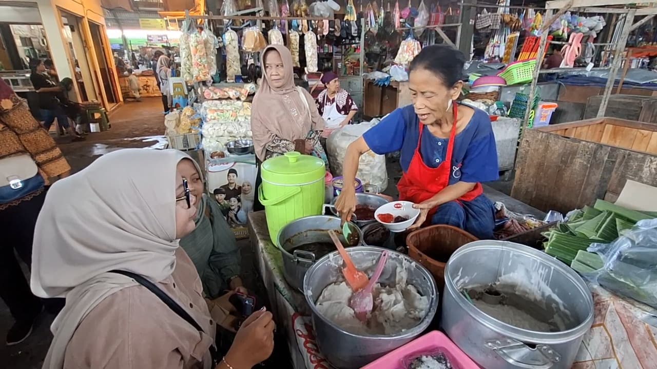 50 Tahun Bertahan, Jenang Madura Legendaris di Pasar Pahing Kediri Tak Pernah Sepi Pembeli