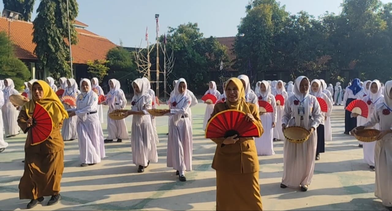 MPLS, Ratusan Siswa Baru SMAN 1 Wonoayu Sidoarjo Kompak Menari Kolosal Massal