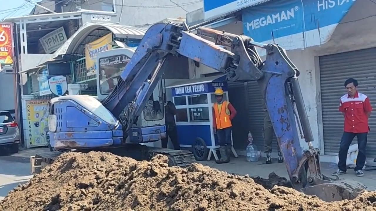 Atasi Banjir Bluru Kidul, Bupati Sidoarjo Kebut Betonisasi Jalan, Pedagang Harap Proyek Cepat Tuntas