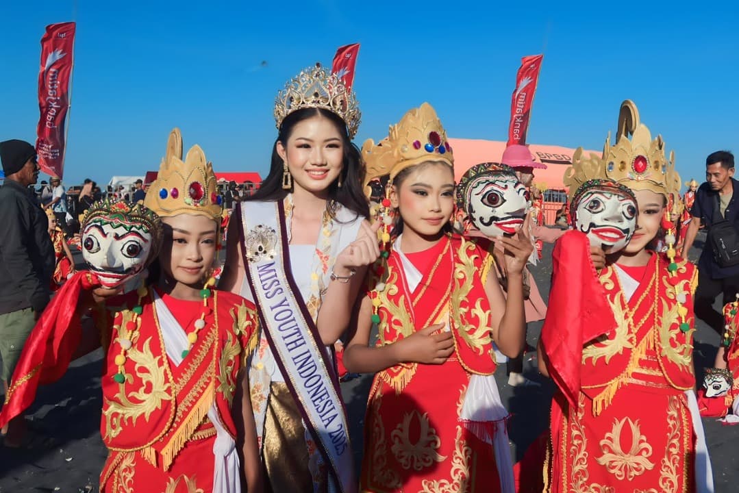 Miss Youth Indonesia Dukung Pelestarian Tari Topeng Kaliwungu di Lumajang