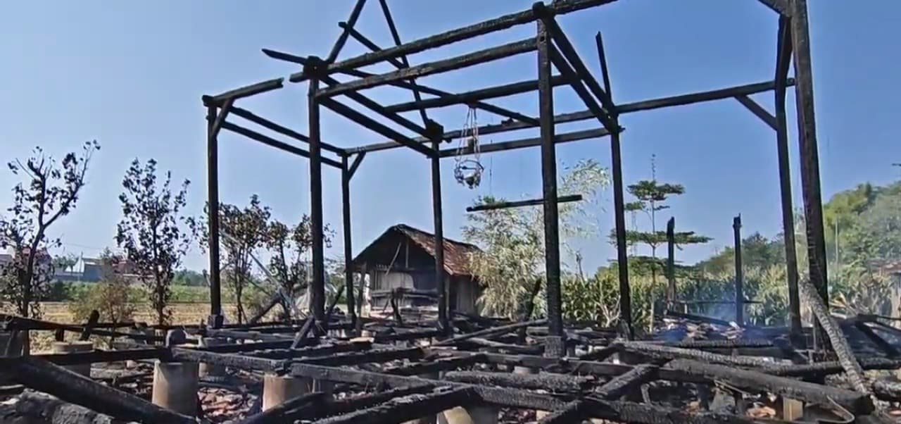 Diduga Korsleting Listrik, Bangunan Joglo Tempat Mengaji Santri di Ponorogo Ludes Terbakar