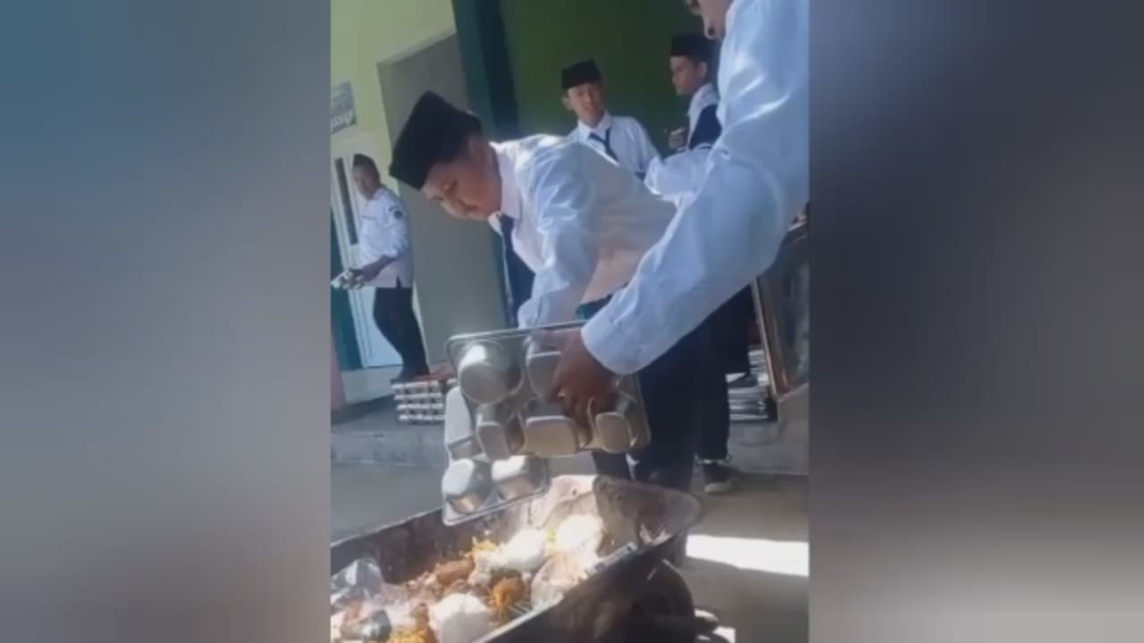 Viral Siswa Buang MBG, Distribusi Telat Jadi Alasan