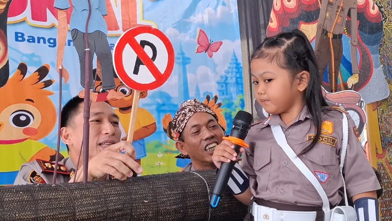 Polres Kediri Kota Rayakan Hari Anak Nasional dengan Wayang Kartun, Edukasi Tertib Lalu Lintas hingga Antibullying