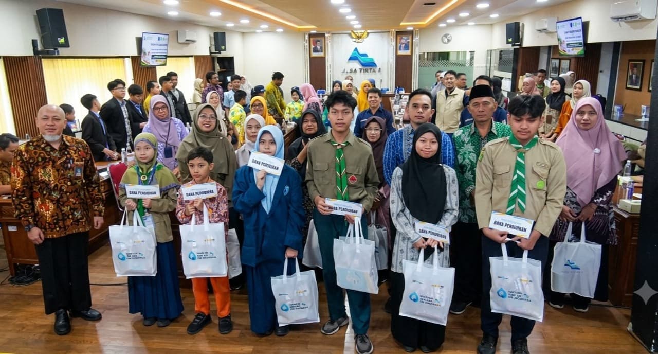 PJT I Salurkan Bantuan Pendidikan untuk 83 Pelajar di Momen Hari Anak Nasional