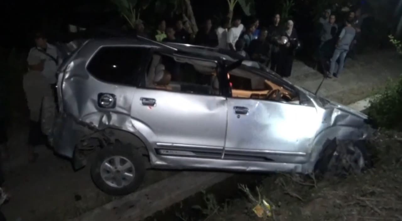 Minibus Rombongan Petakziah Terjun ke Jurang d Madiun, 2 Orang Tewas
