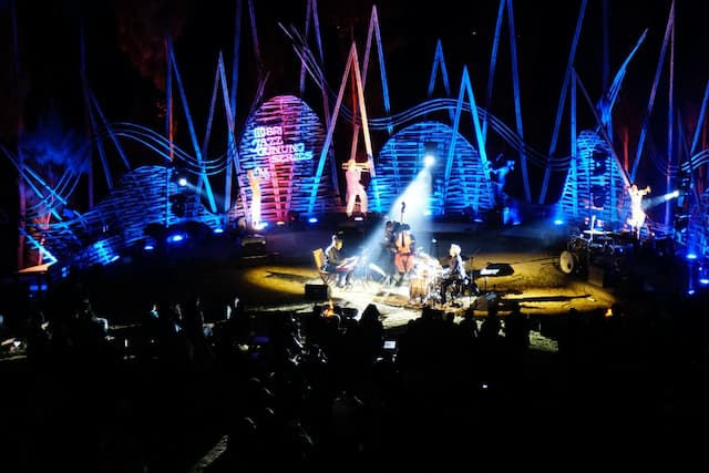 Indra Lesmana dan Eva Celia Pecahkan Dinginnya Malam di Jazz Gunung Bromo 2026