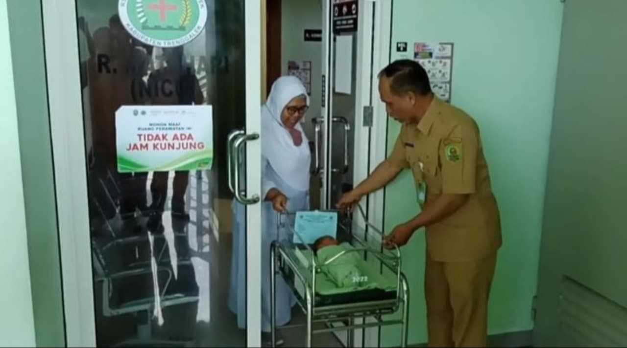 Bayi Laki-Laki Ditemukan Terlantar di Tugu Trenggalek, Kini Jalani Perawatan Intensif di RSUD dr. Soedomo