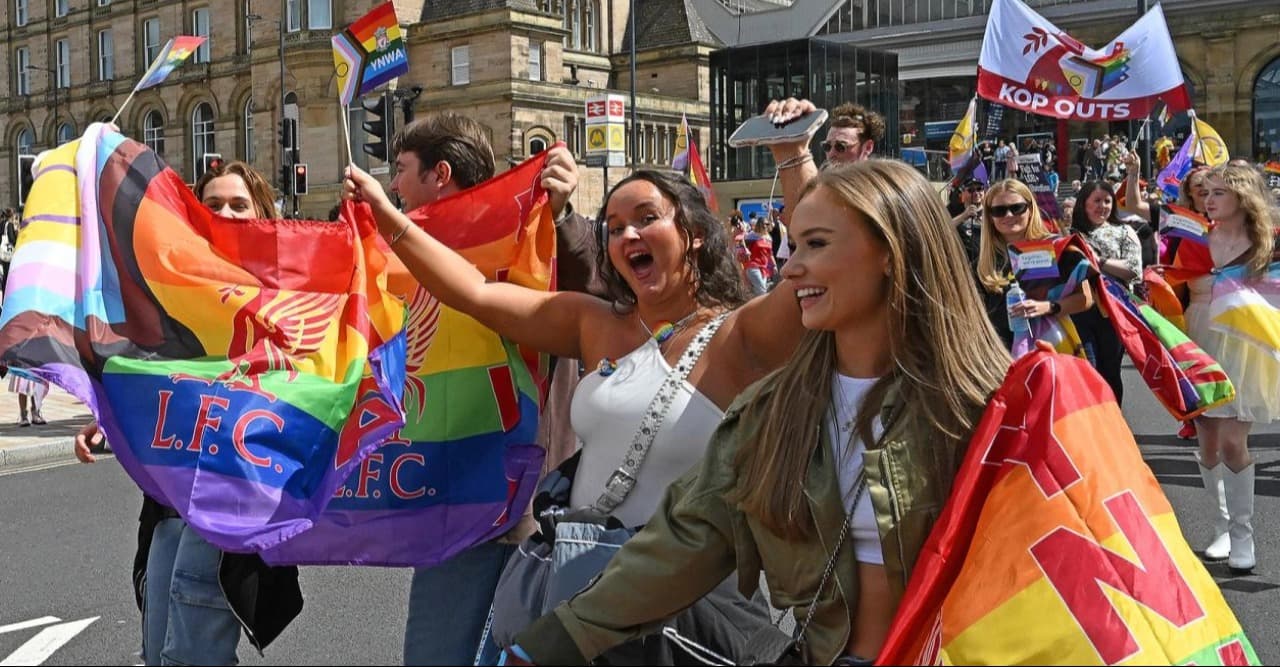 Dukung Komunitas LGBT, Akun Medsos Liverpool Ditinggal Ribuan Penggemar