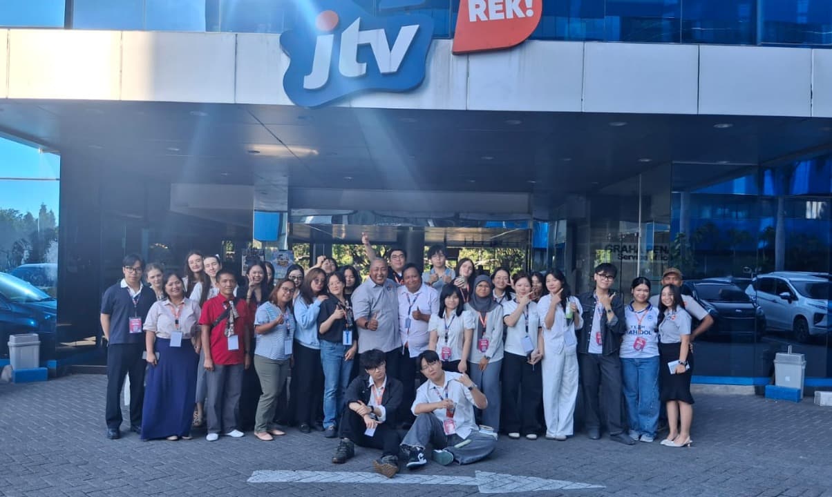Mahasiswa dan Dosen Lintas Negara Berantusias Kunjungi JTV lewat Program CommTECH ITS