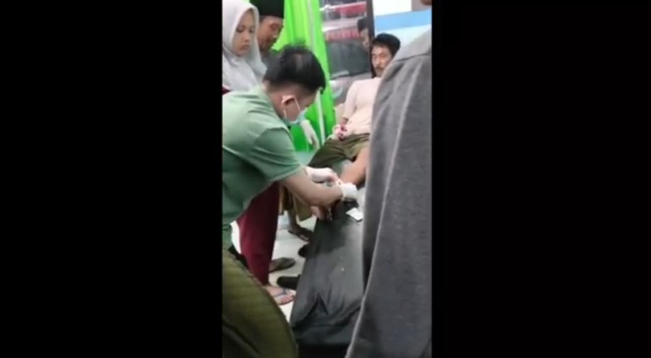Carok Dua Lawan Satu di Sampang, Tiga Orang Alami Luka Serius