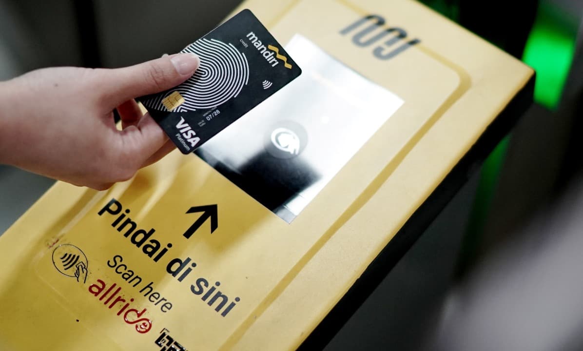 Naik MRT Jakarta Kini Lebih Mudah, Bank Mandiri Dukung Pembayaran Tiket dengan Kartu Kredit Nirsentuh Global