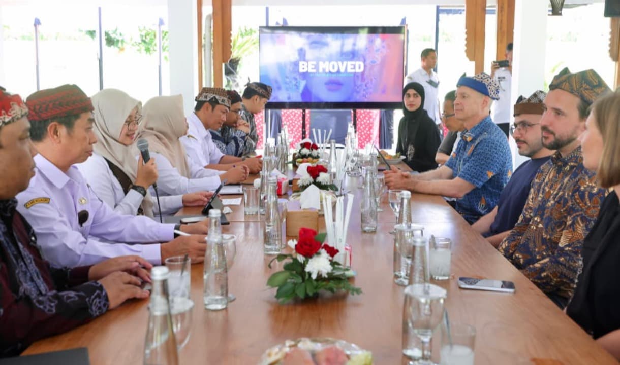 Uni Emirat Arab Tinjau Progres Pembangunan Pengolahan Sampah 3R di Banyuwangi