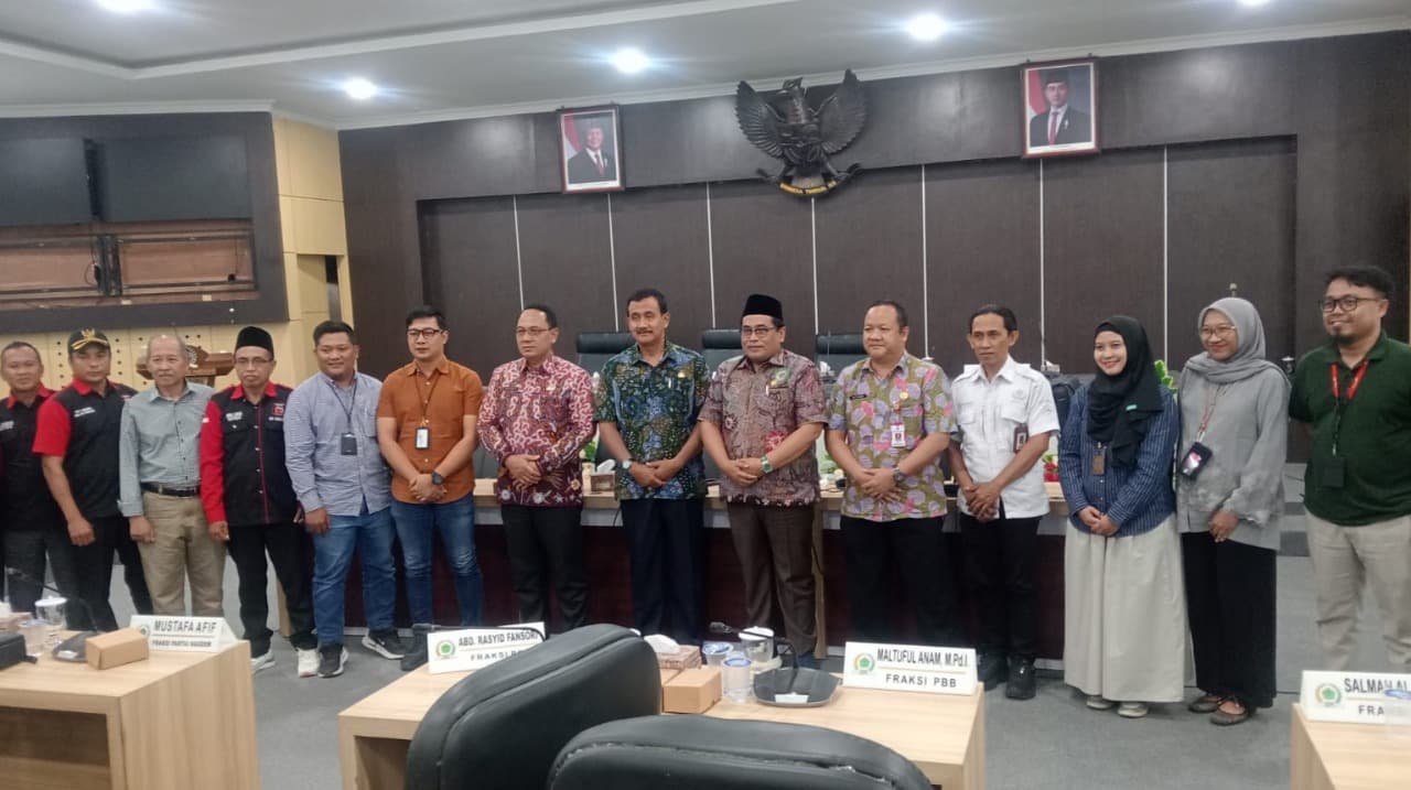 Persiapan Kemerdekaan RI, PLN UP3 Madura Dukung Penataan Jaringan Listrik untuk Tingkatkan Keamanan dan Estetika Kota Pamekasan