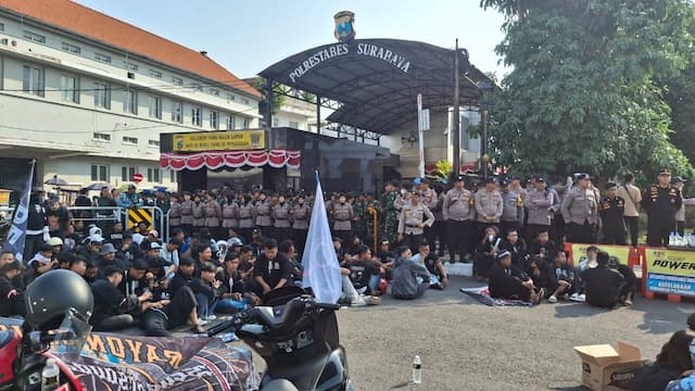 Massa PSHT Batal ke Markas DC, Geruduk Polrestabes Surabaya