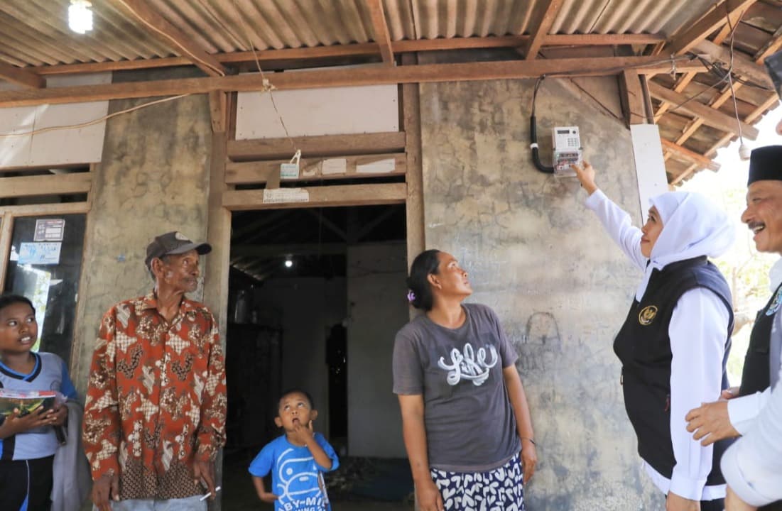 Percepat Rasio Elektrifikasi, Pemprov Jatim Pasang 893 Instalasi Listrik di 6 Daerah