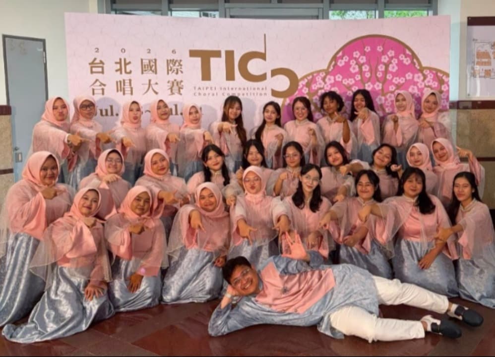 Paduan Suara SMAN 15 Surabaya Sabet Dua Medali Emas di Taiwan