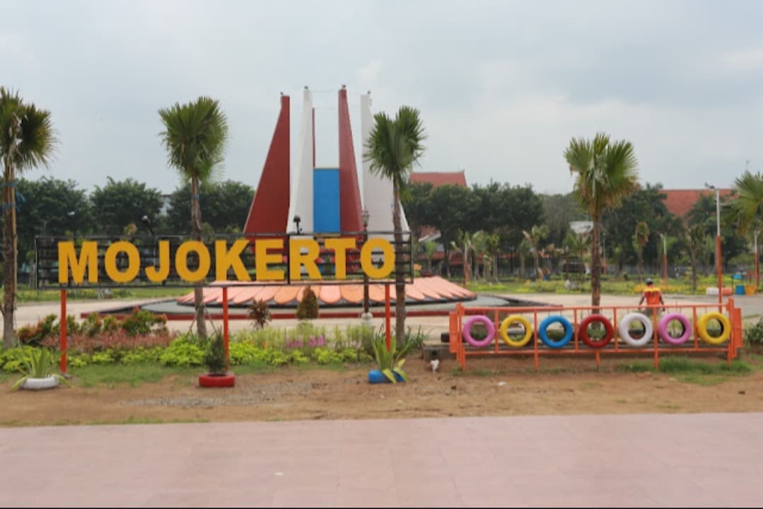 Bupati Mojokerto Resmikan Jalan Beton Desa Kunjorowesi, Dorong Perekonomian Warga