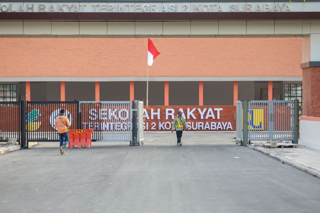 Wali Kota Surabaya Eri Cahyadi Beri Motivasi Siswa Sekolah Rakyat Terintegrasi 2